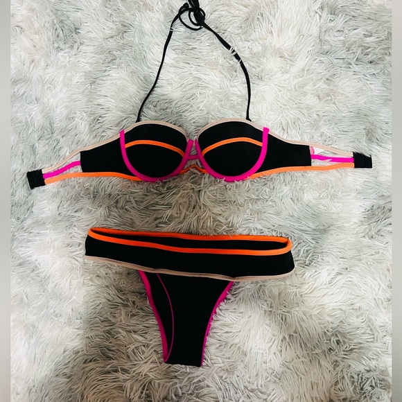 Victoria Secret Bikini - Picture 2 of 5